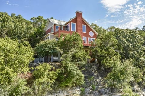 Heavenly Waterfront Retreat - Boat dock, DEEP cove Villa in Lago Vista