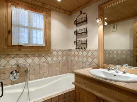 Chalet cosy Courchevel 10 pers, proche centre, spa, parking - FR-1-631-241 Chalet in Saint-Bon-Tarentaise