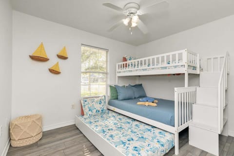 Holley House 4 Beds Foosball & Near the Beach House in Alabama