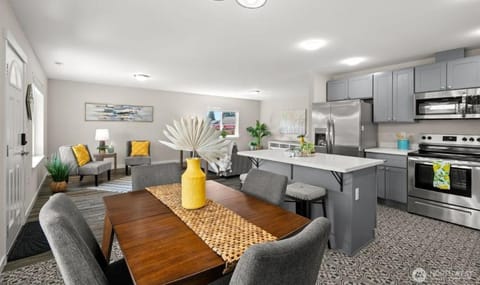 Cottage on Warner - Cozy Getaway Close to Seattle House in Lakewood