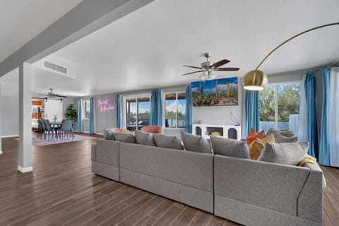 Communal lounge/ TV room, TV and multimedia, Living room, Evening entertainment, air conditioner