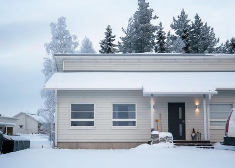 Property building, Day, Winter