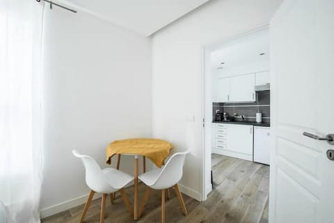 Appartement moderne & cosy Suresnes Apartment in Suresnes