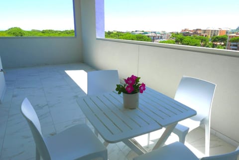 View (from property/room), Balcony/Terrace, furniture