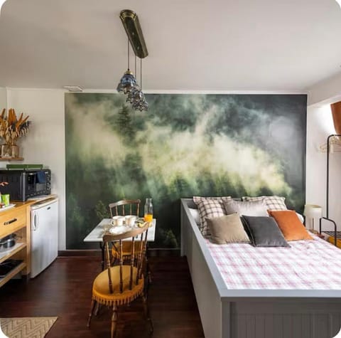 Bed, Kitchen or kitchenette, Dining area, oven