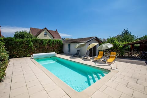 Day, Pool view, Swimming pool, sunbed