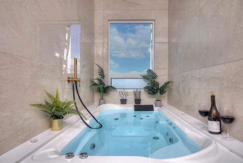 Hot Tub, Hot Tub, Bathroom, Bath