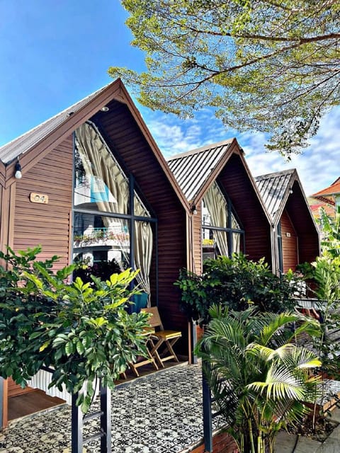 Property building, Day, Garden, Garden