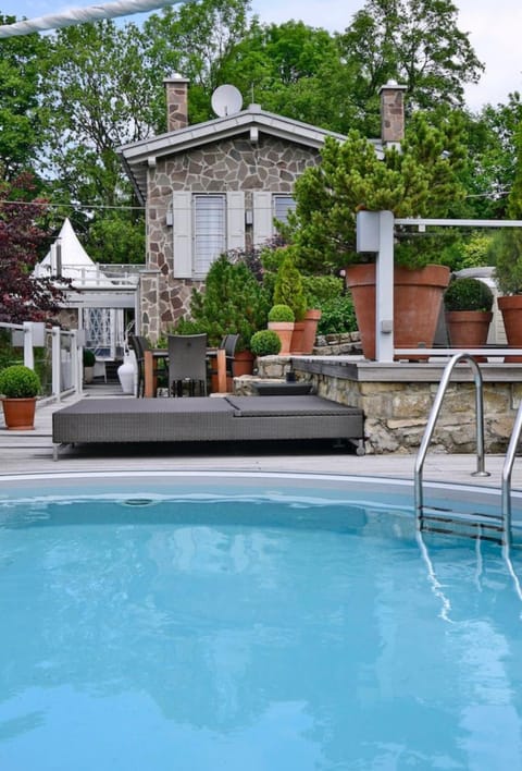 Property building, Natural landscape, BBQ facilities, Garden, Garden view, Pool view, Swimming pool, sunbed
