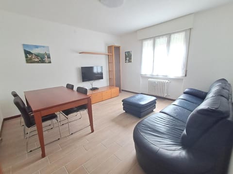 Communal lounge/ TV room, TV and multimedia, Living room, Seating area, Dining area, Evening entertainment