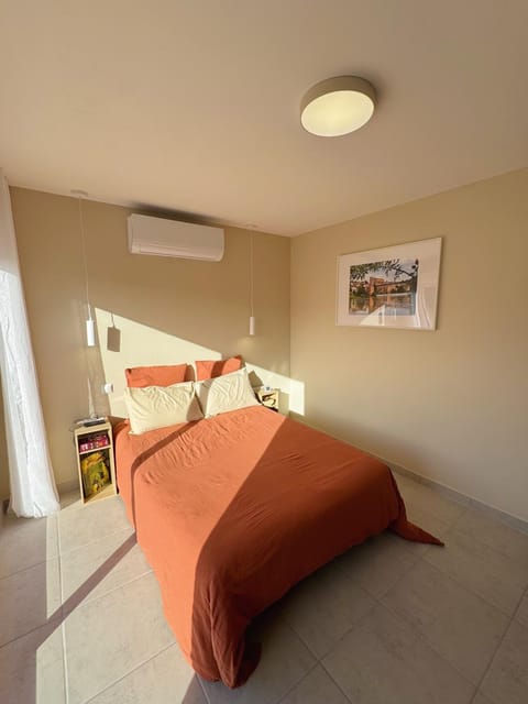 Bed, Photo of the whole room, Bedroom, air conditioner