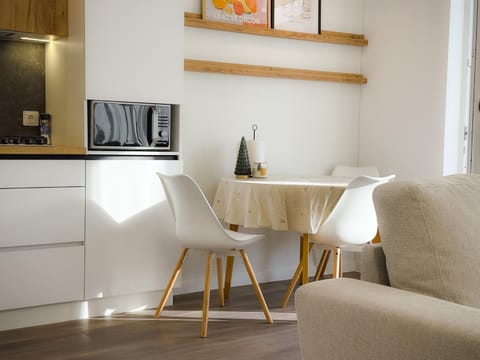 Dining area, pet friendly
