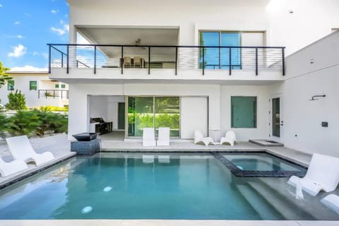 Patio, Balcony/Terrace, Pool view, Swimming pool, sunbed