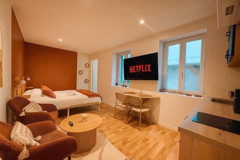 Communal lounge/ TV room, TV and multimedia, Seating area