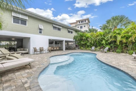 Property building, Swimming pool