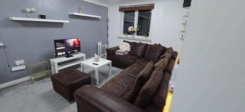 Communal lounge/ TV room, TV and multimedia, Living room