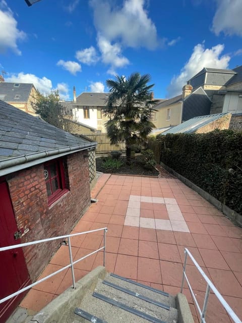 Garden, Balcony/Terrace