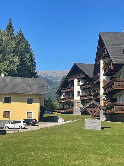 Property building, Spring, Mountain view