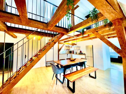 Kitchen or kitchenette, Seating area, Dining area