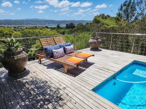 Villa Candle Berry - Tranquil Lagoon Retreat Apartment in Knysna