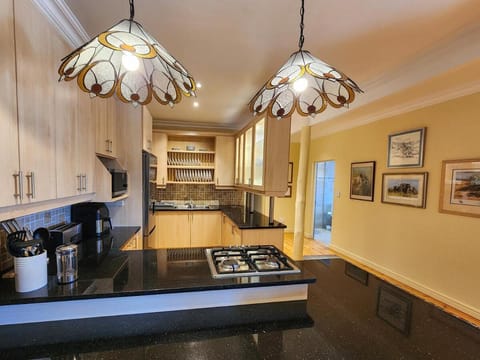 Villa Candle Berry - Tranquil Lagoon Retreat Apartment in Knysna