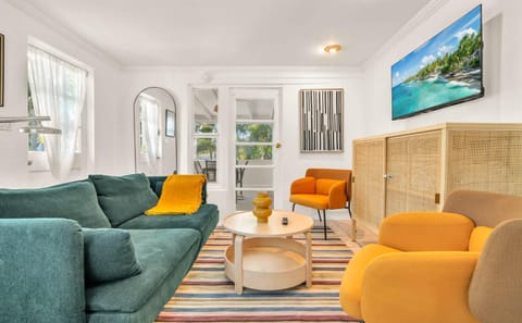 Later Gator - Pool - Canal - Wilton Drive Apartment in Wilton Manors