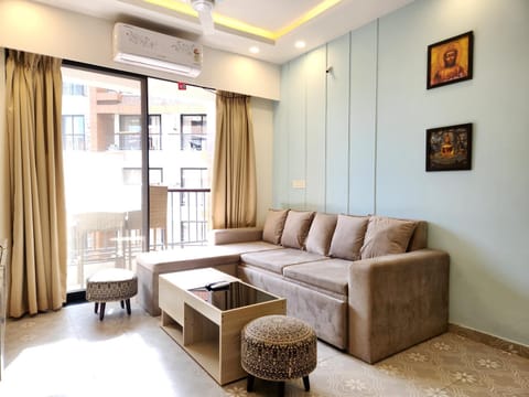 Living room, Seating area, air conditioner