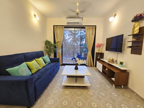 TV and multimedia, Living room, Seating area, air conditioner