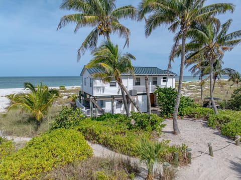 Property building, Garden view, Sea view