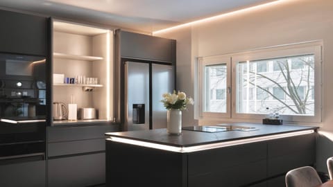 Coffee/tea facilities, microwave, oven, stove, kitchen