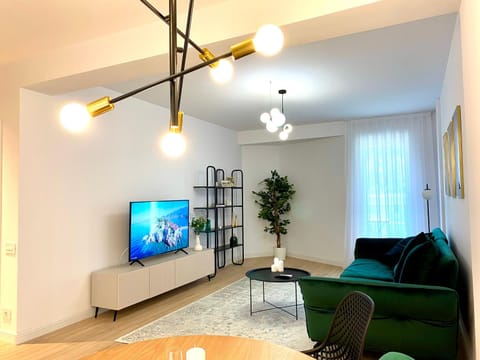 TV and multimedia, Living room, Seating area, Evening entertainment
