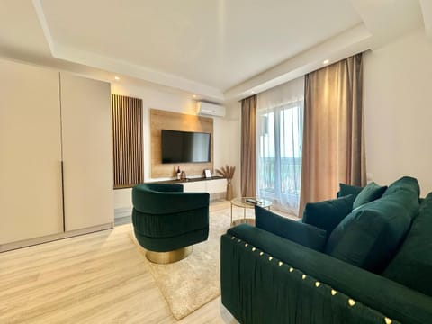 TV and multimedia, Living room, Seating area, Evening entertainment