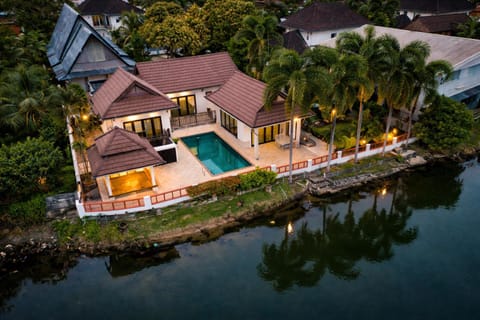 Property building, Natural landscape, Bird's eye view, Fishing, Fishing, Animals, Lake view, Pool view, River view, Swimming pool, Sunset