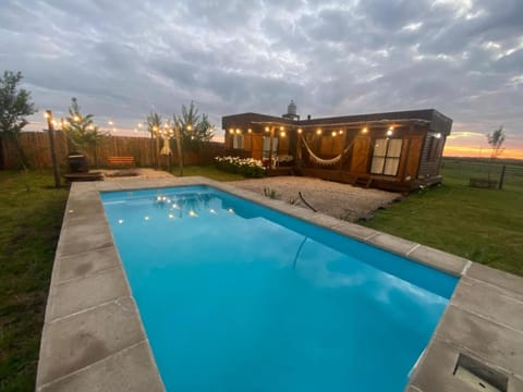Property building, Natural landscape, Swimming pool, Swimming pool, sunbed