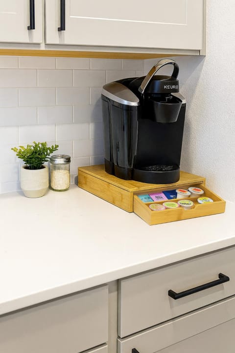 Cozy & Chic - Worker Friendly Apartment in Sherman