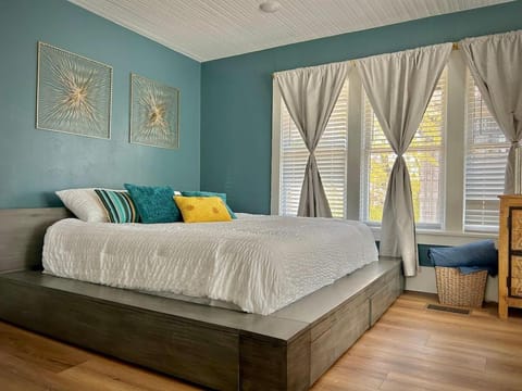 Gorgeous loft downtownSherman washer dryer WiFi Apartment in Sherman