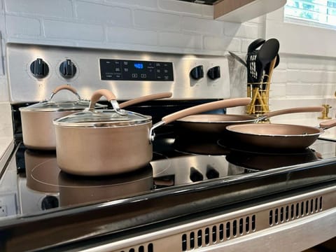 Gorgeous loft downtownSherman washer dryer WiFi Apartment in Sherman