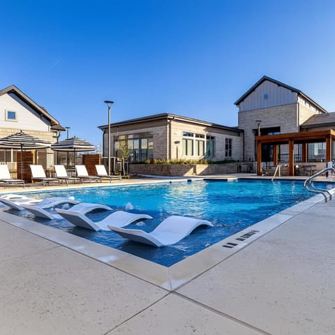 Gym Pool WasherDryer WorkerFriendly A plus Location Apartment in Sherman