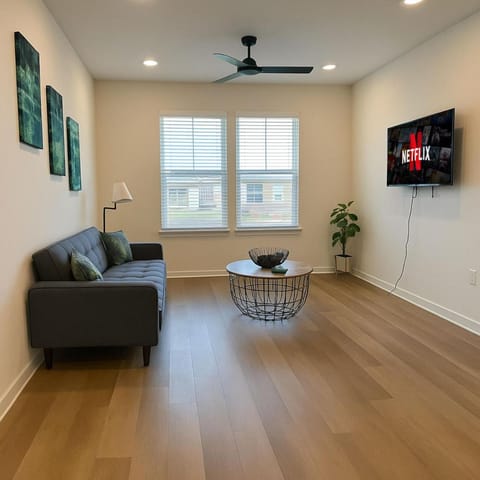 Gym Pool WasherDryer WorkerFriendly A plus Location Apartment in Sherman