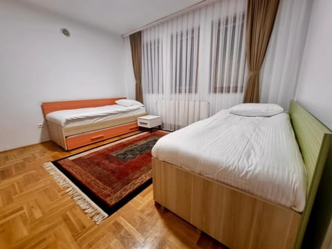 Eden Guesthouse Peja Hostel in Montenegro
