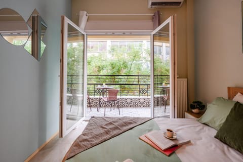 View (from property/room), Balcony/Terrace, Bedroom, air conditioner