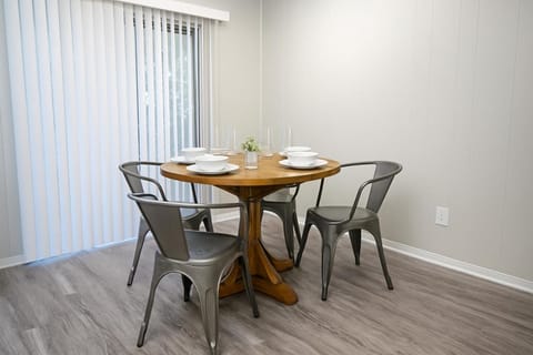 KINGbed A plus location A plus for workers LongStayDiscount Apartment in Sherman