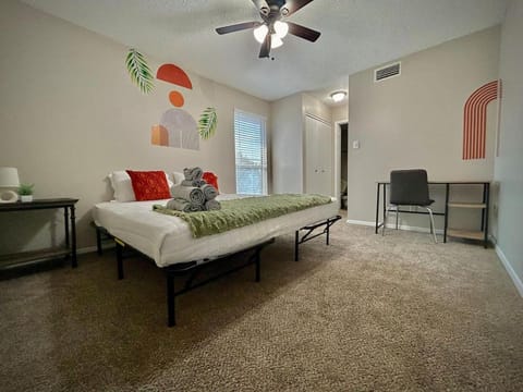 KINGbed A plus location Aplus for workers LongStayDiscounts Apartment in Sherman