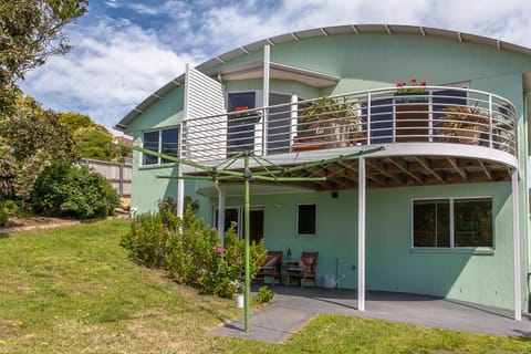 Isle of Views 2km to MONA House in Glenorchy