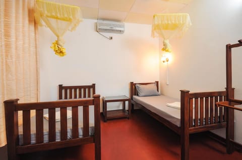 Bed, Photo of the whole room, Bedroom, air conditioner