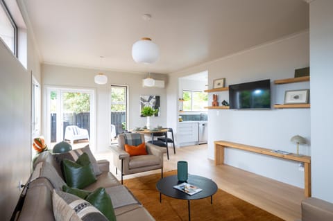 Communal lounge/ TV room, TV and multimedia, Living room, Seating area