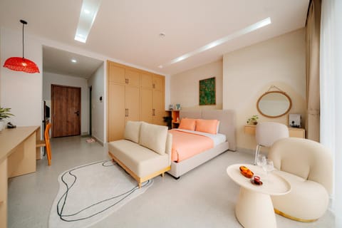 Bed, TV and multimedia, Living room, Photo of the whole room, Seating area, Bedroom, wardrobe