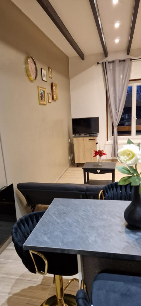 Seating area, Dining area