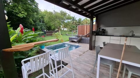 View (from property/room), Balcony/Terrace, Kitchen or kitchenette