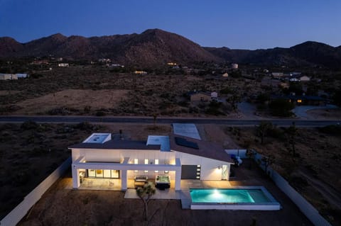 Property building, Facade/entrance, Natural landscape, View (from property/room), Mountain view